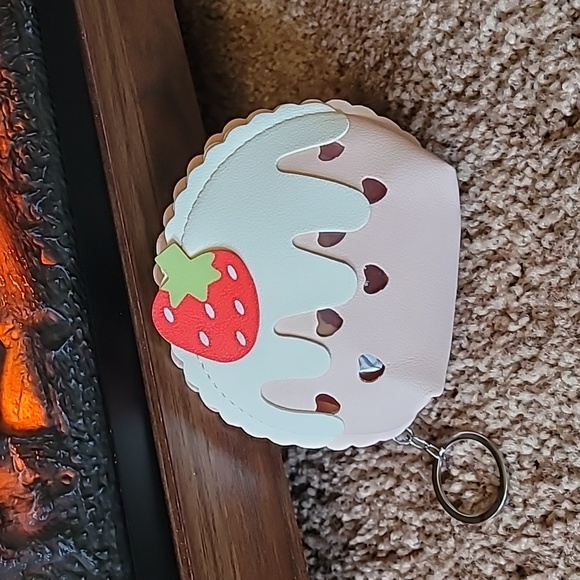 Strawberry keychain case Strawberry keychain case Strawberry keychain case Straw - Picture 2 of 12